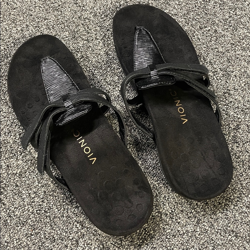 Vionic Black Thong Sandals
